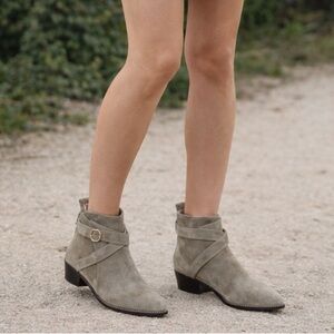 NWOT BANANA REPUBLIC STELLA SUEDE BOOT
